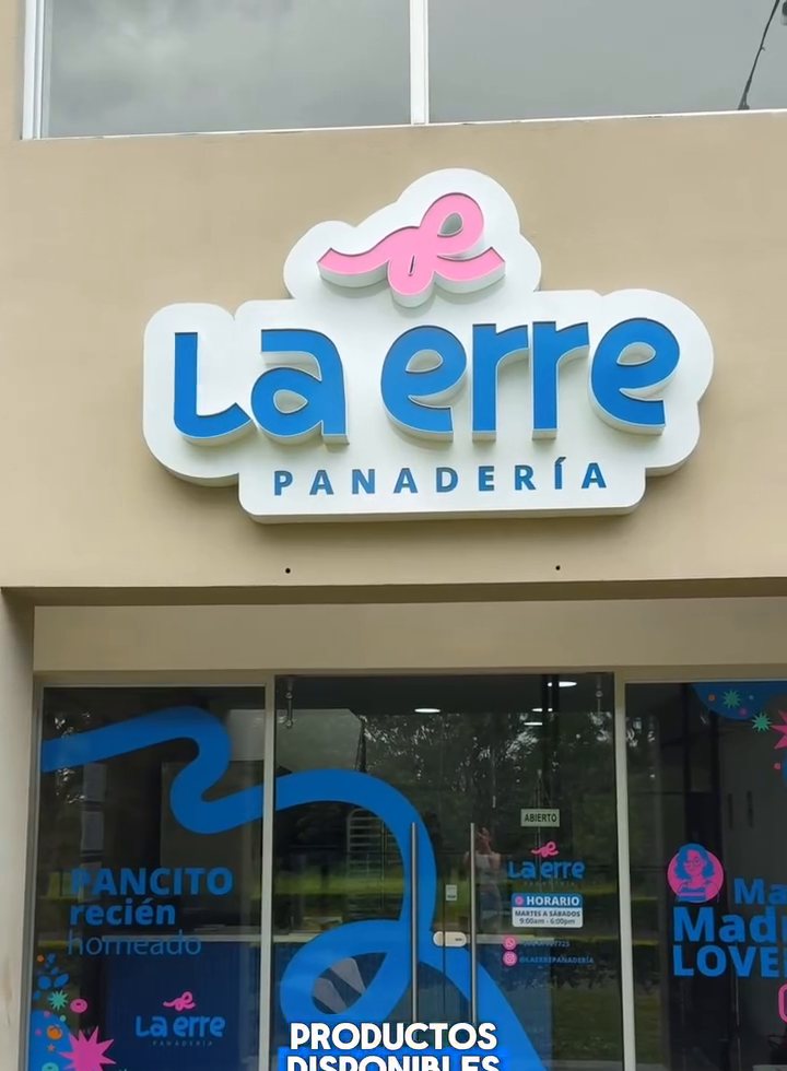 Entrada de La erre en Plaza Del Río