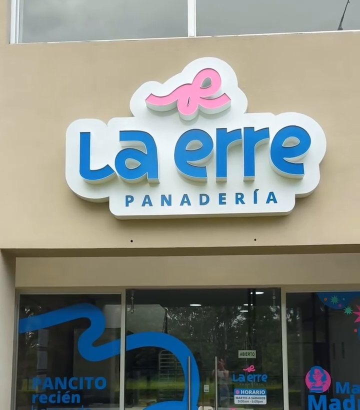 Local de La erre en Del Río Plaza, Brasil de Santa Ana